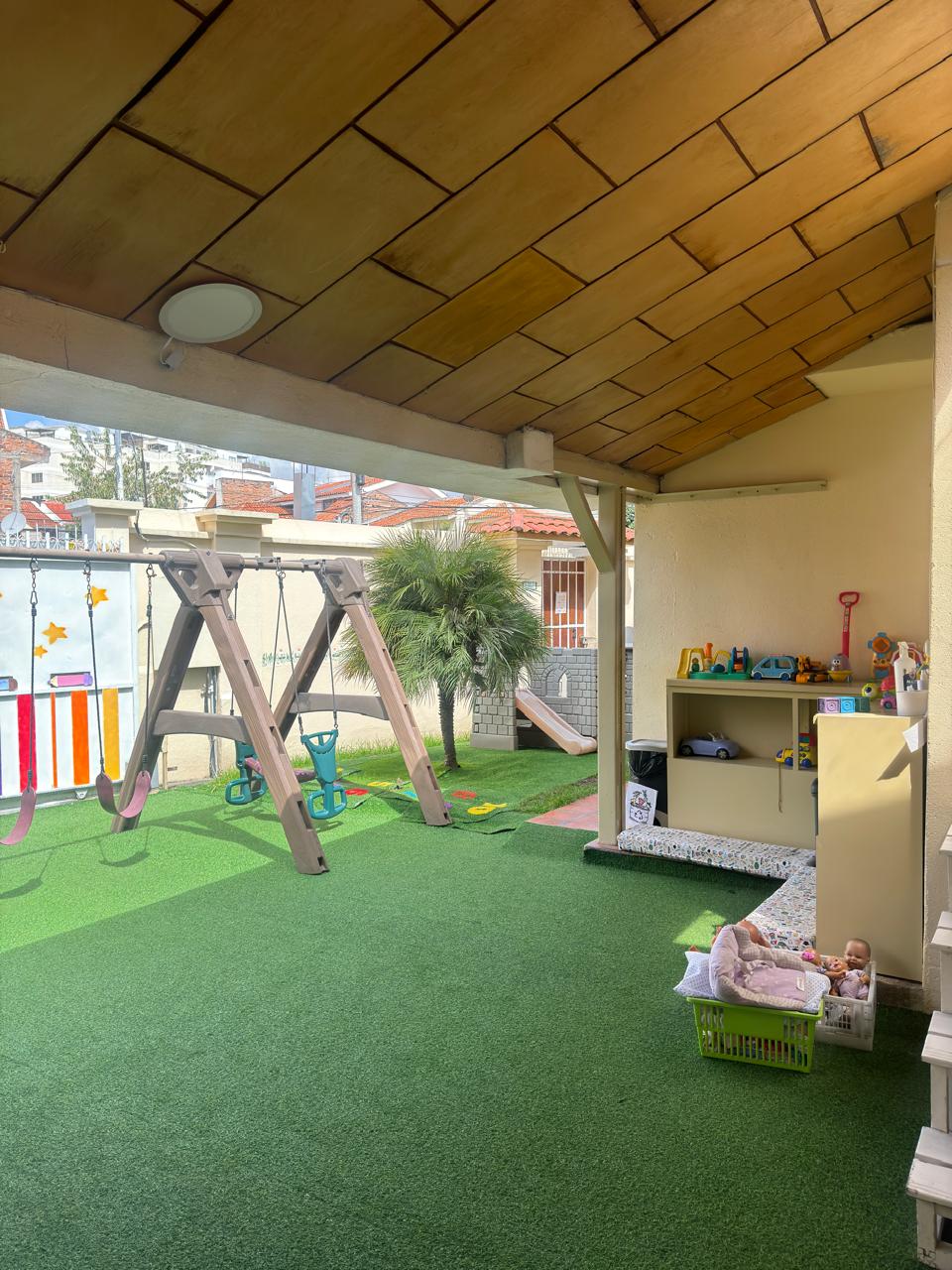 Columpios y zona recreativa